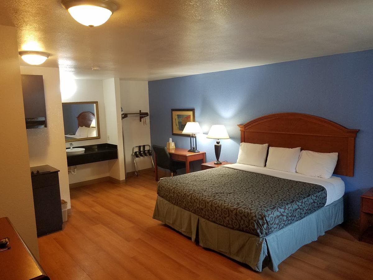 Days Inn By Wyndham Oklahoma City Nw Expressway Warr Acres Zewnętrze zdjęcie